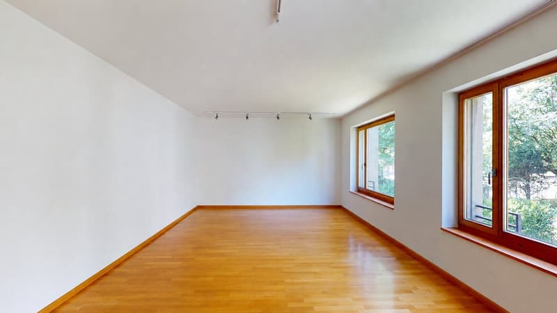 Schöne 4,5 Zi Maisonette-Wohnung mit überdachtem Balkon an ruhiger und begehrter Wohnlage in Riehen (5)