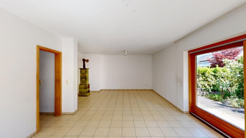 Rümmingen: Große Doppelhaushälfte mit schönem Garten, drei Stellplätzen und sep. Einliegerwohnung(en (6)