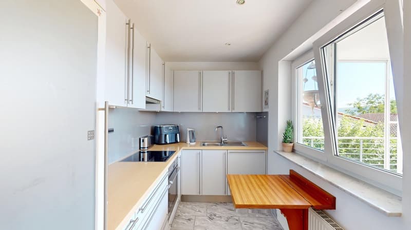 Appartement lumineux 3,5 pièces au Tüllinger avec vue panoramique, terrasse spacieuse - plan d'étage ouvert (8)