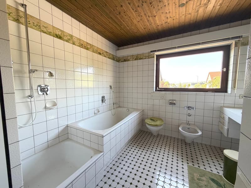 Haltingen: Erweiterbares Familiyhome mit grossem Garten und Garage zum Modernisieren (10)