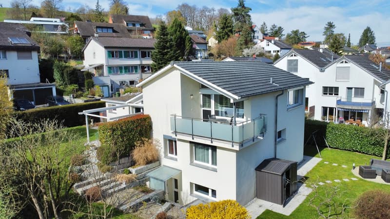 Kernsaniertes , Familienfreundliches 6.5 Zi. EFH auf sonnenverwöhnter Parzelle mit schönem Garten (14)