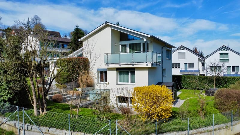 Kernsaniertes , Familienfreundliches 6.5 Zi. EFH auf sonnenverwöhnter Parzelle mit schönem Garten (1)