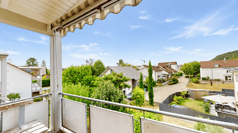 Wohnen mit Weitblick: 4-Zi. Dachgeschosswohnung hohe Decken, großzügiger Balkon und TG-Stellplatz (1)