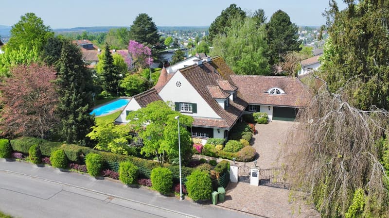 Repräsentative 9. Zi Landhausvilla in Binningen auf dem Bruderholz (1)