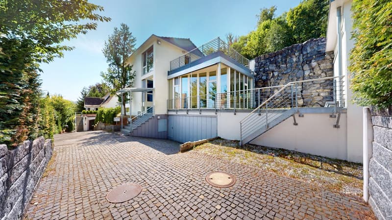 Einzigartige 8,5 Zimmer Split-Level-Villa mit Pool grossem Garten und einem Panoramaausblick (1)
