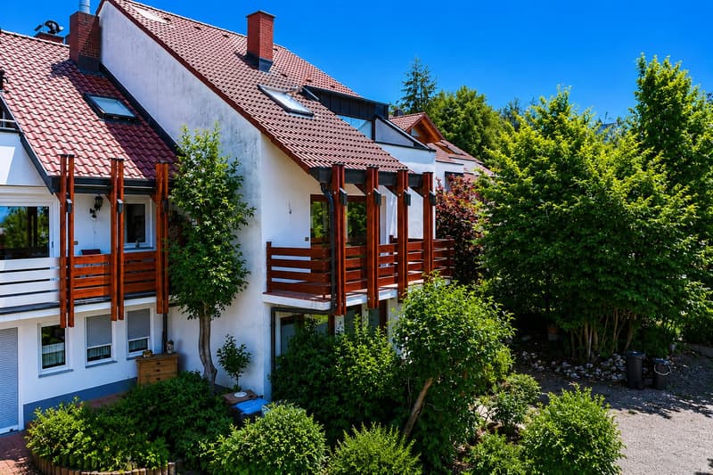 Rümmingen: Große Doppelhaushälfte mit schönem Garten, drei Stellplätzen und separater Einliegerw. (1)