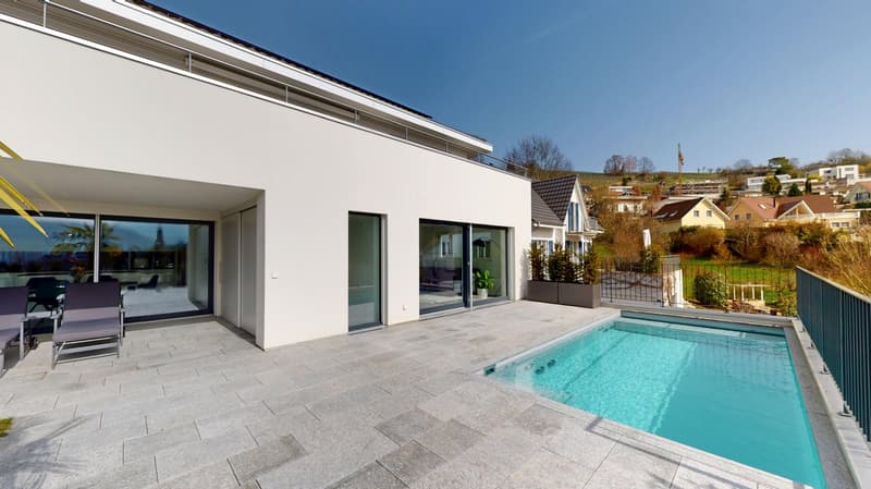 Lichtdurchflutetes 6,5 Zi-Family-Home mit Pool u. drei Garagen an bester 180 Grad- Panorama-Aussicht (9)