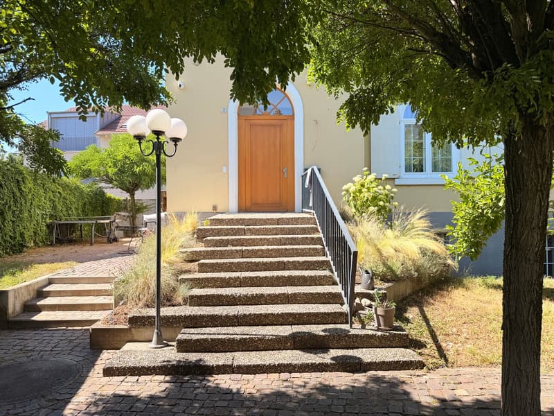 Historischer Charme trifft modernes Design Kernsanierte Villa in Altweil mit 346 m² Wohnfläche (17)