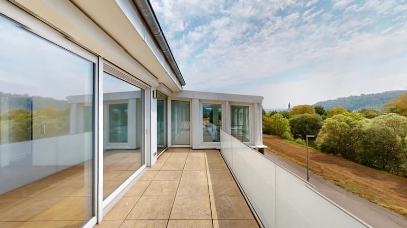 Ihre private Wohlfühloase: Grosszügiges 2-Parteienhaus mit Naturpool & Lounge-Garten (11)