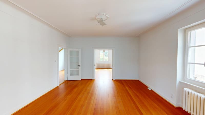 Ihre private Wohlfühloase: Grosszügiges 2-Parteienhaus mit Naturpool & Lounge-Garten (4)
