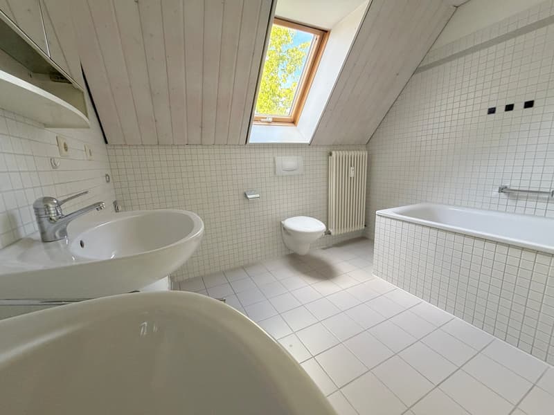 Altweil: Attraktive 3,5 Zi. Maisonette Wohnung mit Balkon, Einbauküche u. Stellplatz (4)