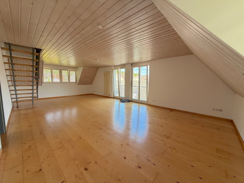 Altweil: Attraktive 3,5 Zi. Maisonette Wohnung mit Balkon, Einbauküche u. Stellplatz (5)