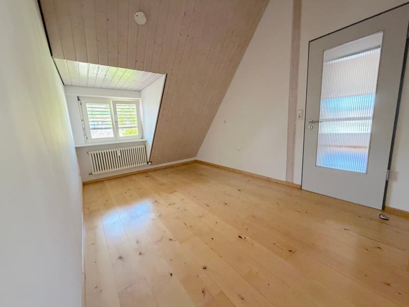 Altweil: Attraktive 3,5 Zi. Maisonette Wohnung mit Balkon, Einbauküche u. Stellplatz (12)