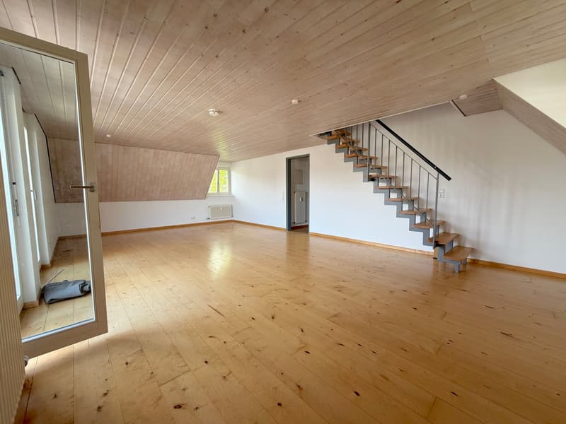 Altweil: Attraktive 3,5 Zi. Maisonette Wohnung mit Balkon, Einbauküche u. Stellplatz (7)