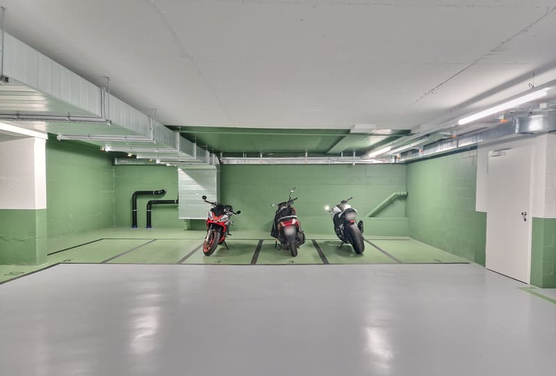 Places de stationnement pour motos/véhicules de chargement rénovés (2)
