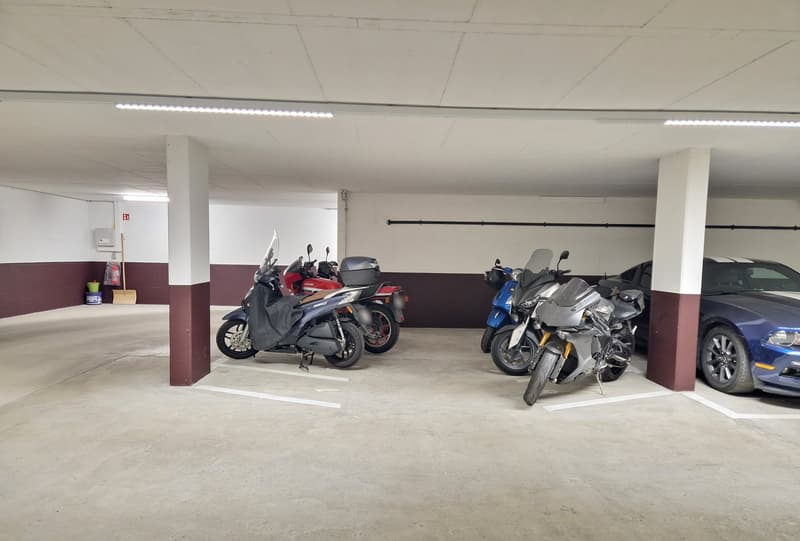 Posto di parcheggio per motocicletta gratuito in affitto (1)