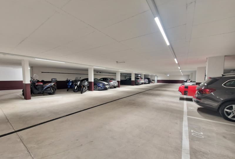 Posto di parcheggio per motocicletta gratuito in affitto (2)