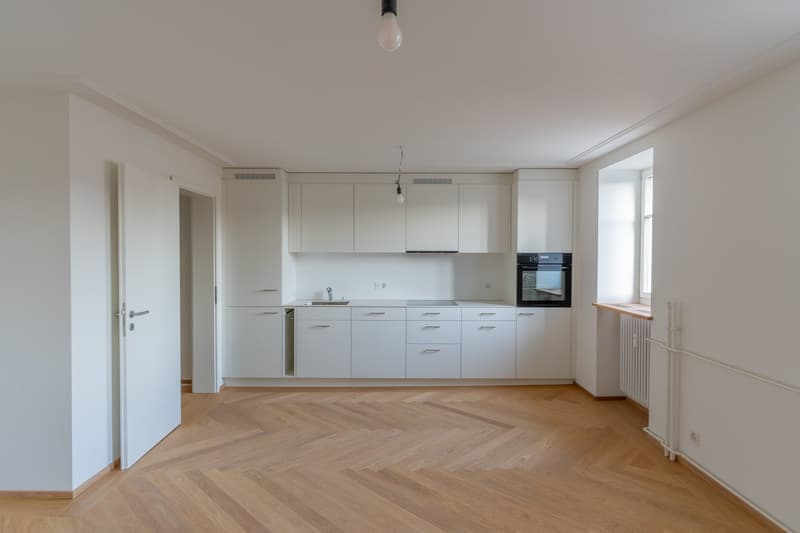 Charming 2-room old building apartment in a good location (2)