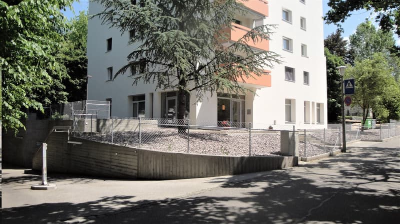 Large car parking spaces with storage box for rent (1)