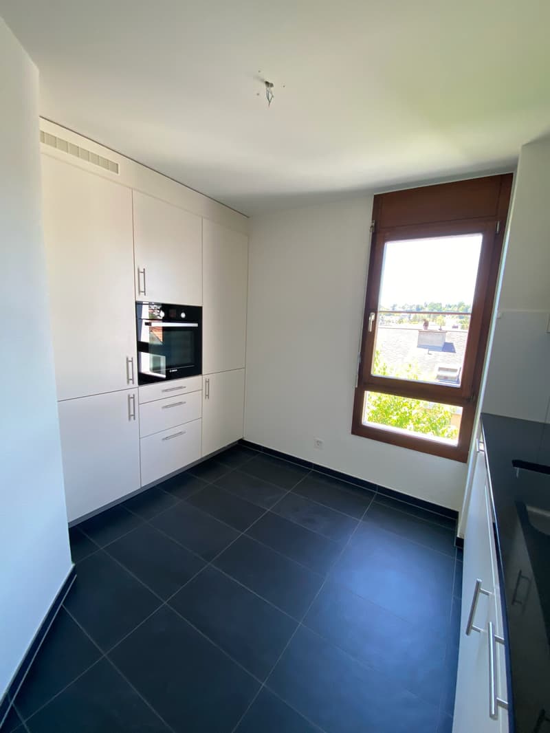 Bright 3.5-room apartment in Binningen with balcony (5)