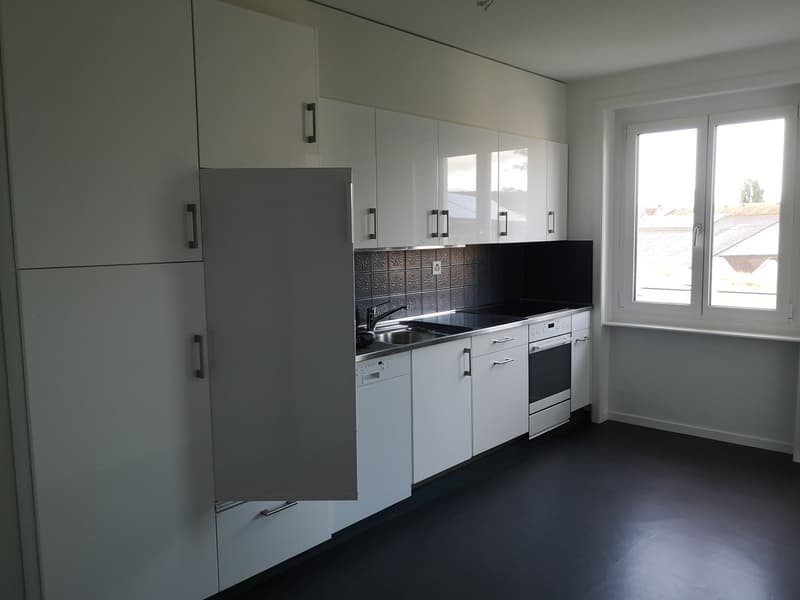 Schöne 3 Zimmer-Genossenschaftswohnung mit verglastem Balkon (2)
