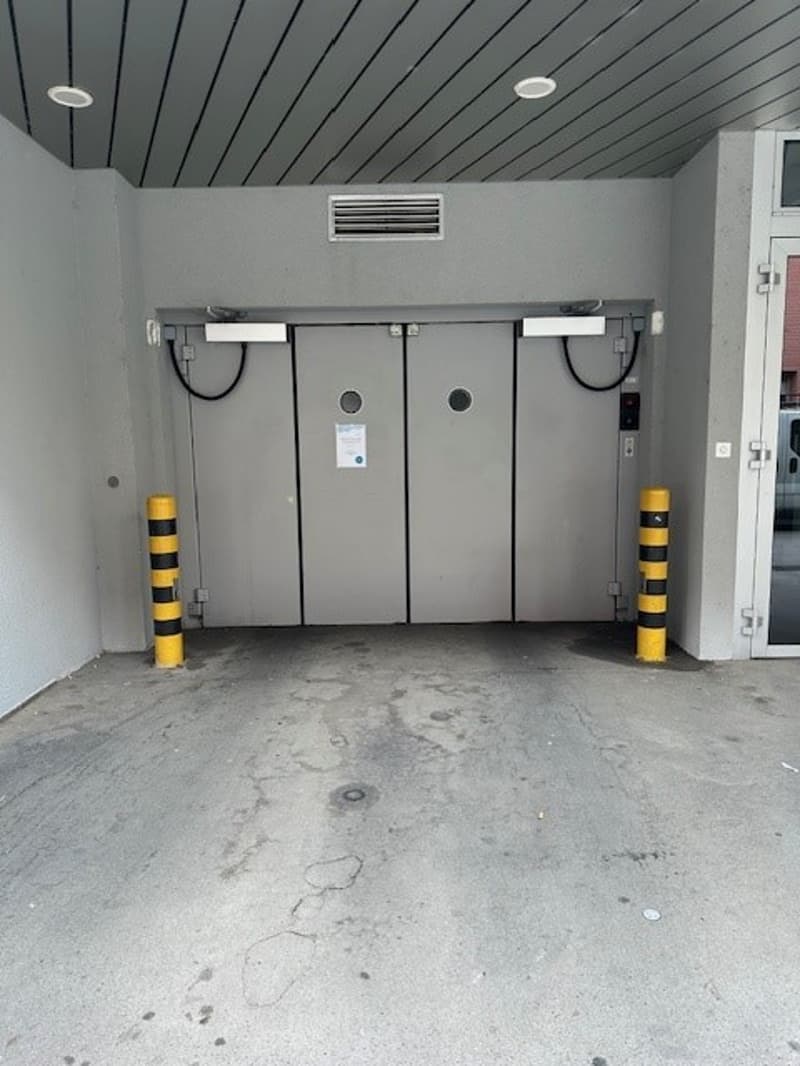 Clara-Quartier - Autoeinstellhallenplatz in geschlossenem Untergeschoss (Autolift) zu vermieten (1)