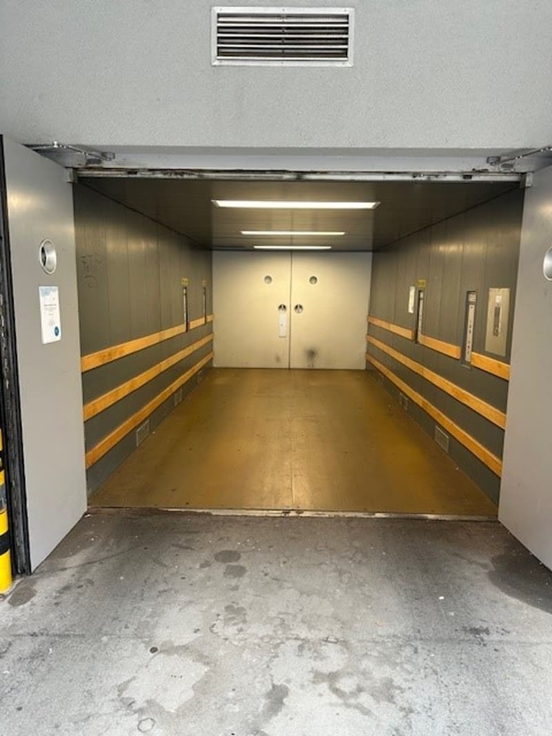 Clara-Quartier - Autoeinstellhallenplatz in geschlossenem Untergeschoss (Autolift) zu vermieten (2)