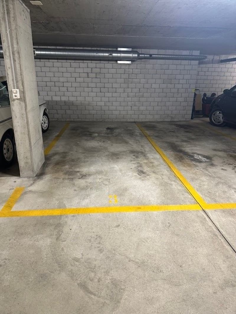 Clara-Quartier - Autoeinstellhallenplatz in geschlossenem Untergeschoss (Autolift) zu vermieten (4)