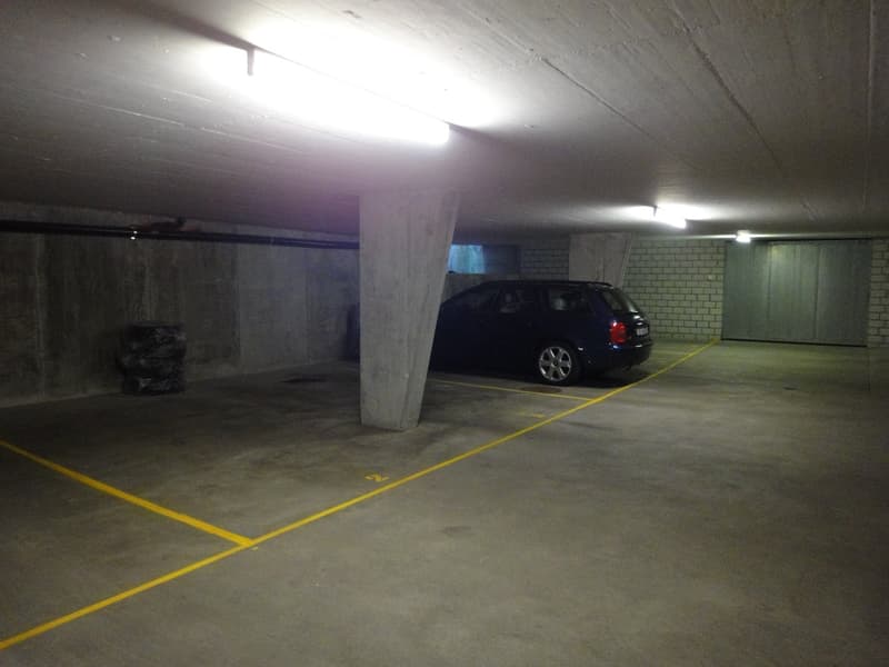 Duggingen - Autoeinstellhallenplatz in der Kirchstrasse zu vermieten (2)