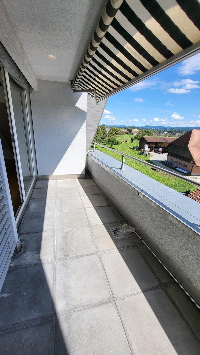 Balcony with tiled floor, retractable awning, view of the landscape