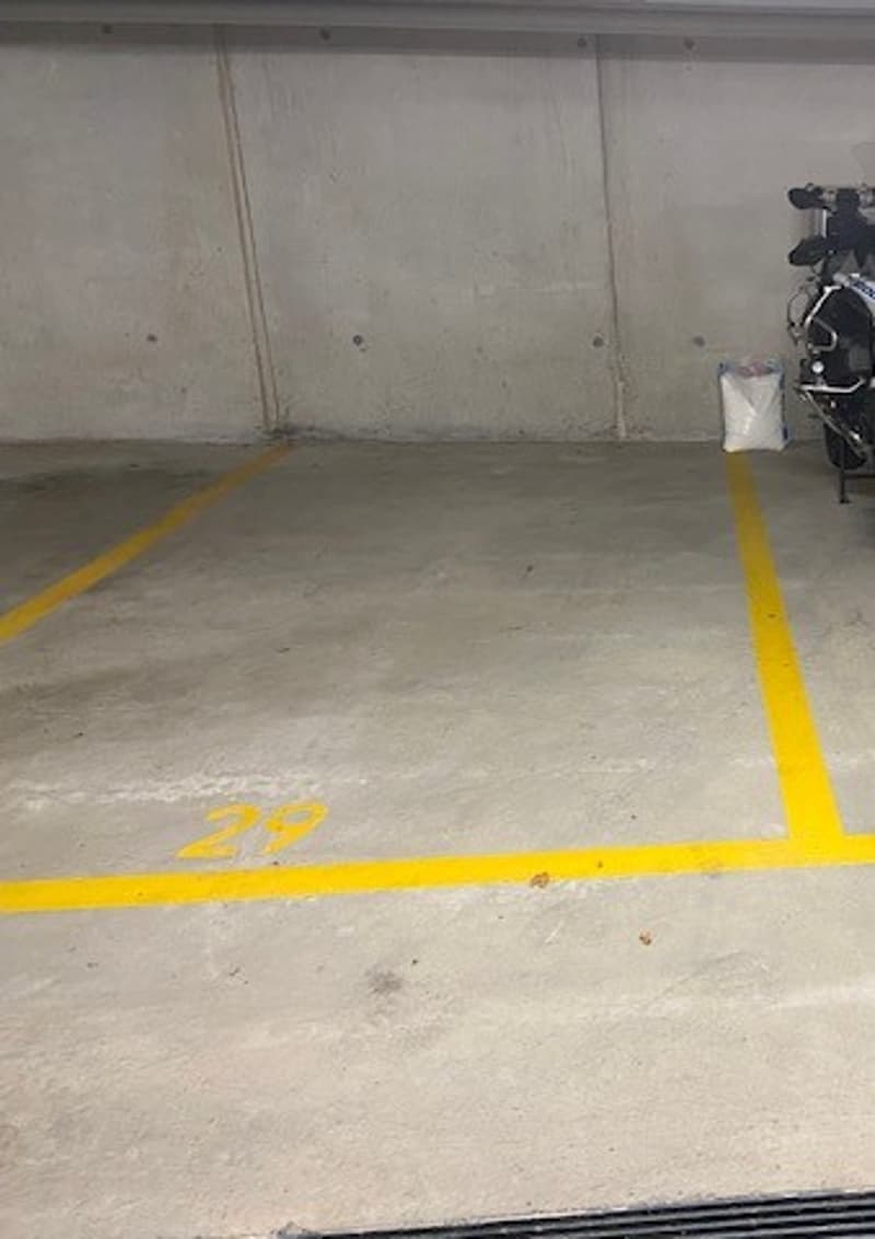 Einstellhallenplatz in Täuffelen zu vermieten (2)