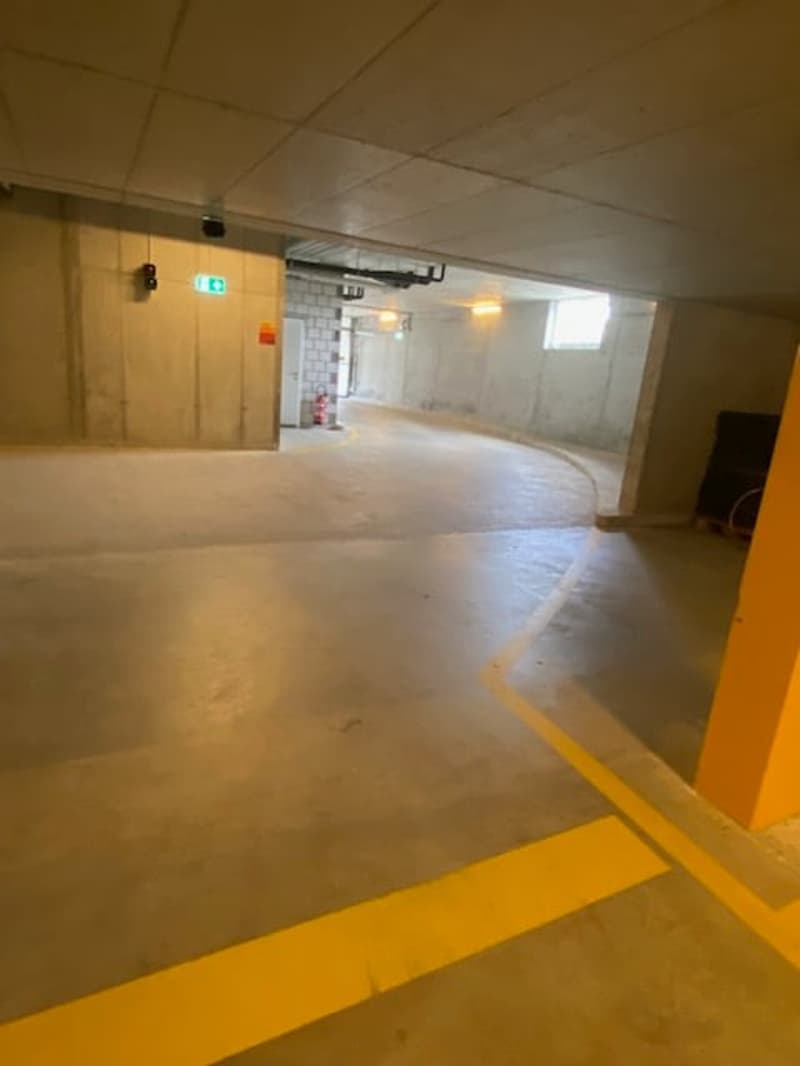 Einstellhallenplatz zu vermieten (4)