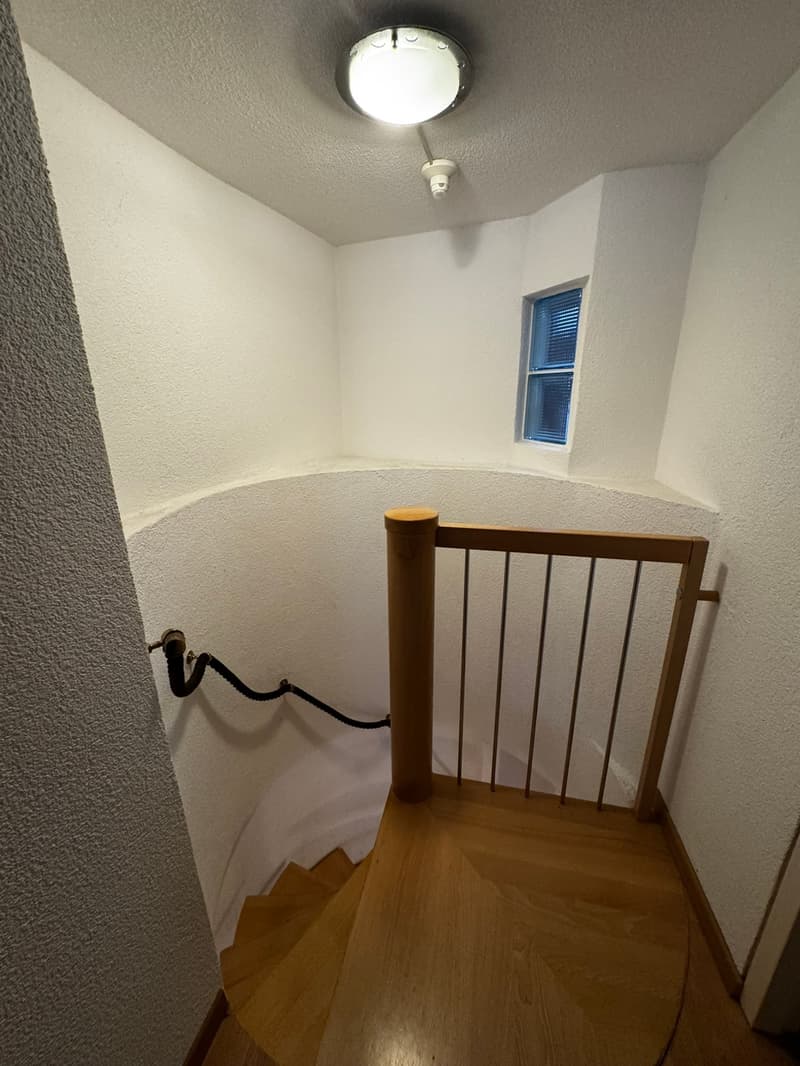 Treppe innen / escalier intérieur