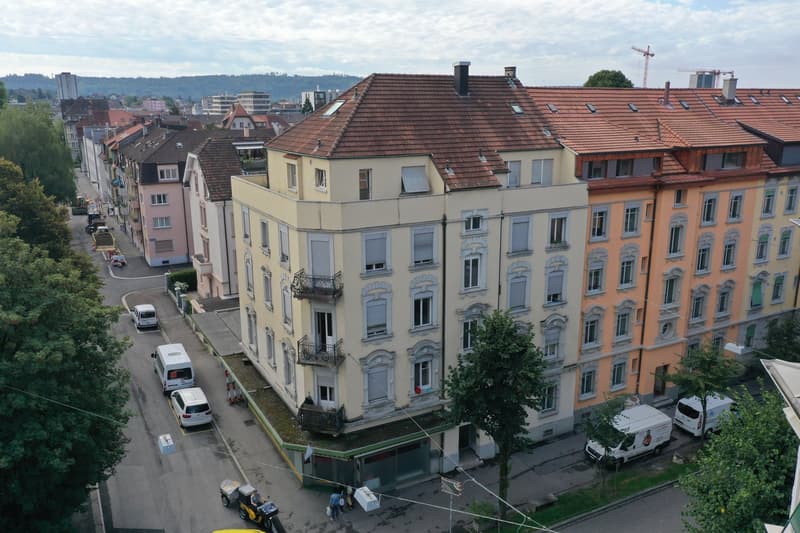 Apartment building with large rental income potential (2)