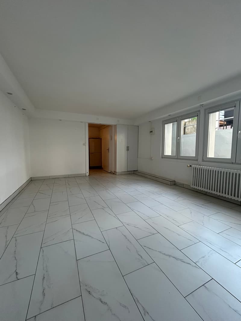Espace commercial à louer au sous-sol – Lengnau, Solothurnstrasse 16 (2)