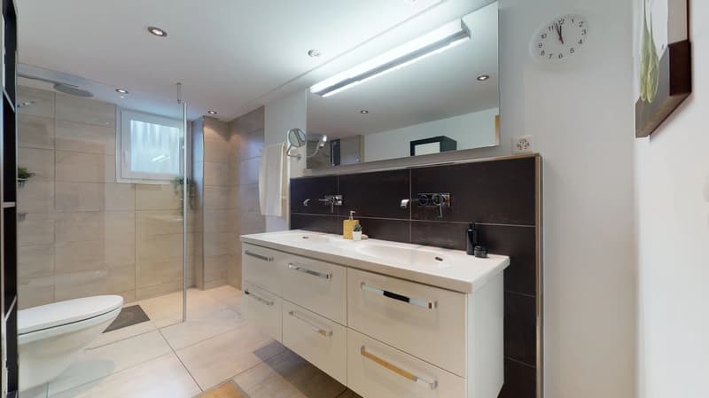 Maison mitoyenne bien entretenue dans un quartier calme (16)