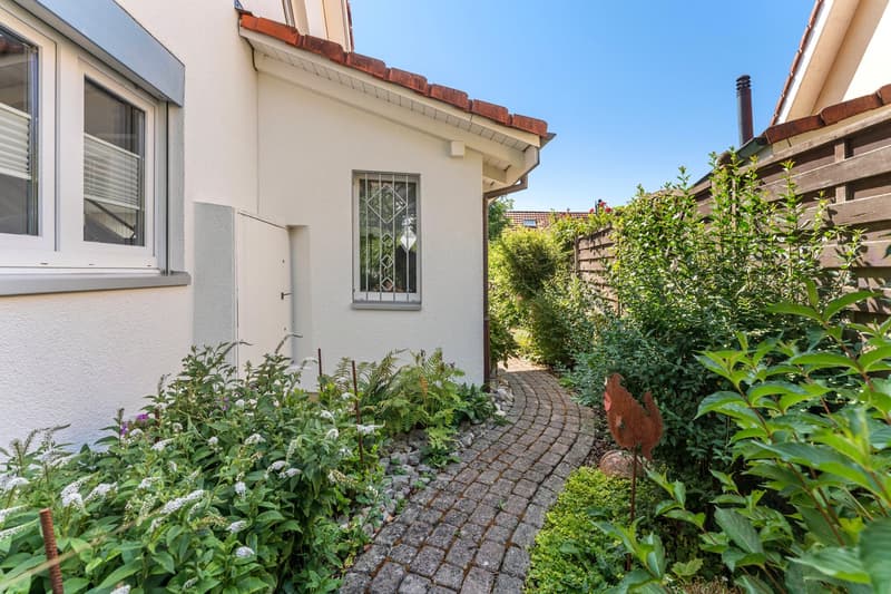 Maison mitoyenne bien entretenue dans un quartier calme (3)