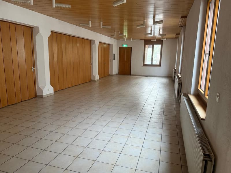 Local commercial et dépôt à louer à Reconvilier (1)