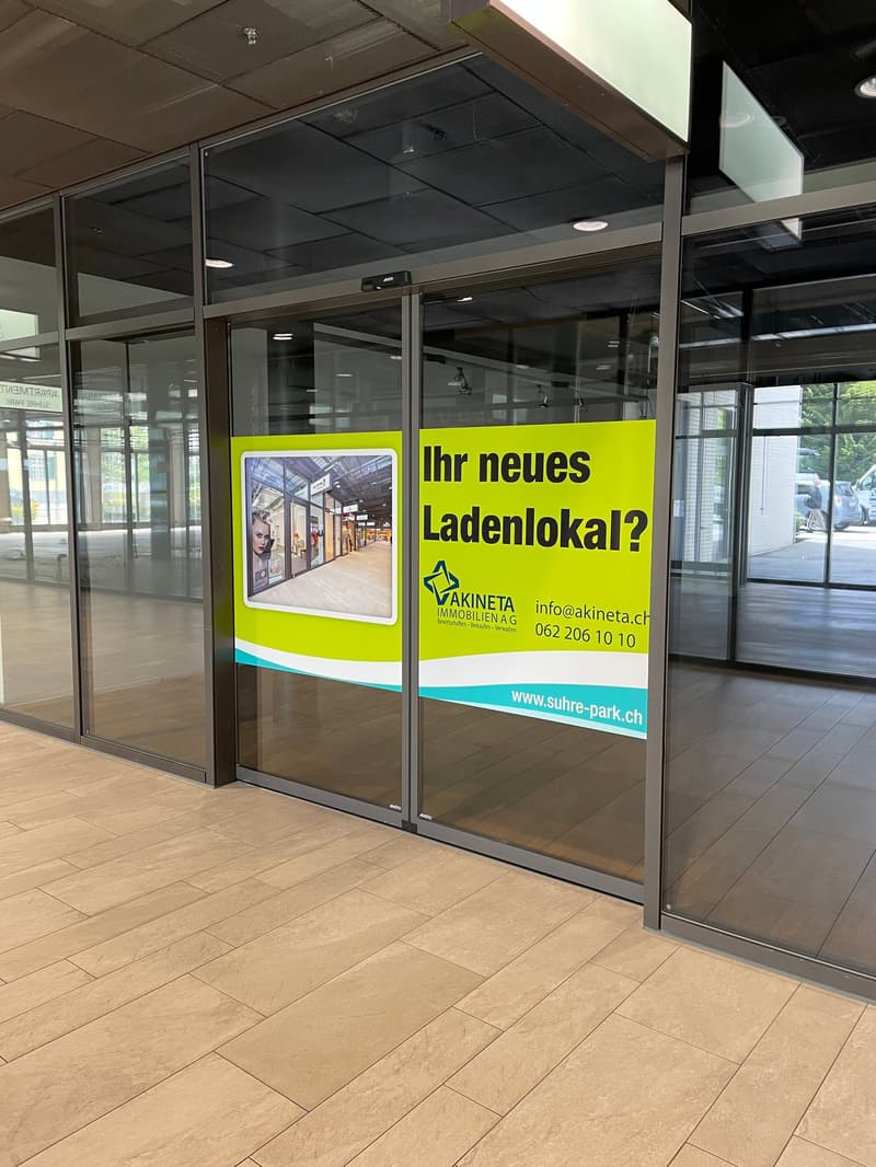 Modern retail space in a central location in Suhr (8)