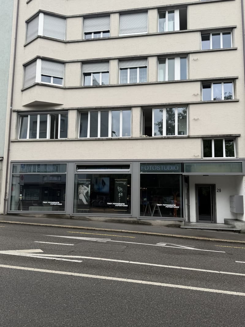 Spazio commerciale in affitto in una posizione molto frequentata! (2)