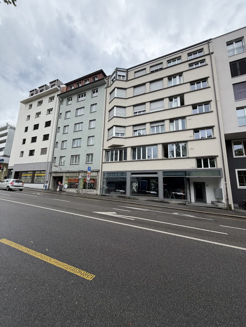 Spazio commerciale in affitto in una posizione molto frequentata! (1)