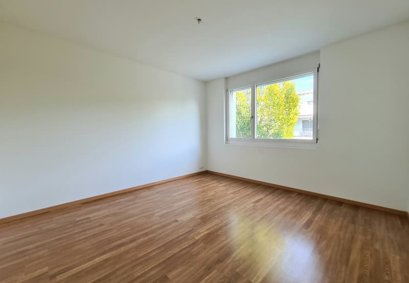 Lichtdurchflutete 4.5 Zimmerwohnung an ruhiger Lage zu vermieten! (2)