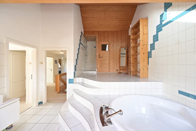 OBERGESCHOSS / UPPER FLOOR
