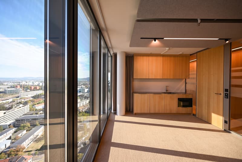 SKYLINE. EXCLUSIVE. BUSINESS. (5)