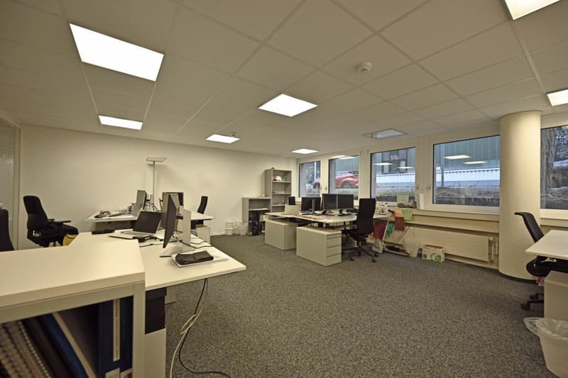 Espace de bureau spacieux et aménagé au Mattenhof (3)