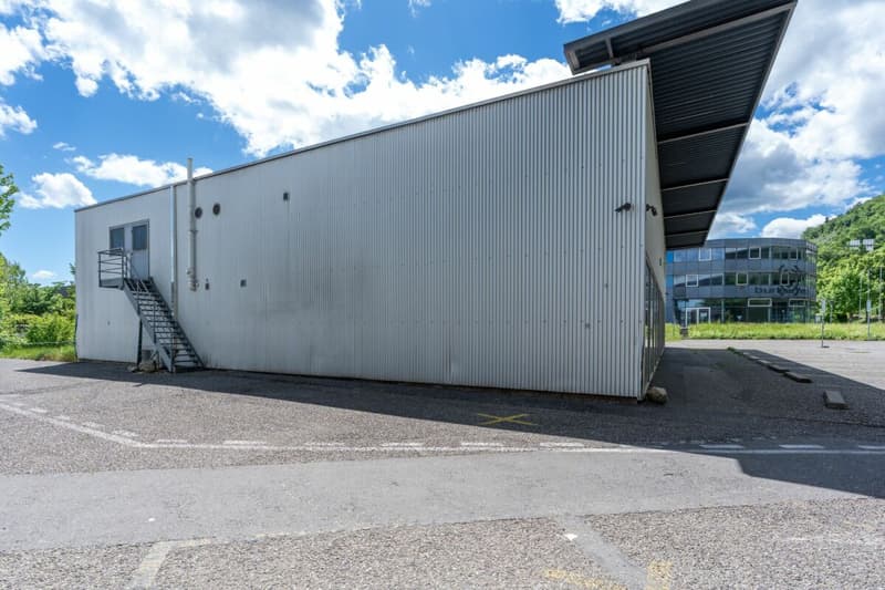 Attractive, well-connected office and commercial spaces for rent in Biel-Bözingenfeld (2)