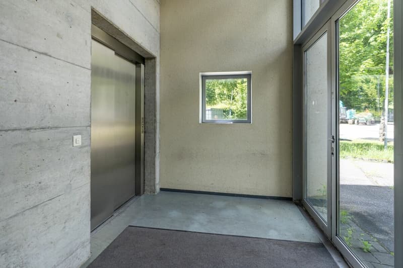 Espaces de bureau et commerciaux uniques à louer dans un emplacement idéal à Biel-Bözingenfeld (7)