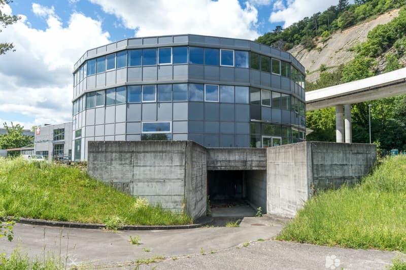 Einzigartige Büro- und Gewerbeflächen an top Lage im Bieler Bözingenfeld zu vermieten (2)