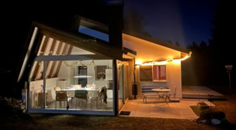 Exklusives Ferienhaus mit grossem Umschwung an äusserst ruhiger Lage (4)
