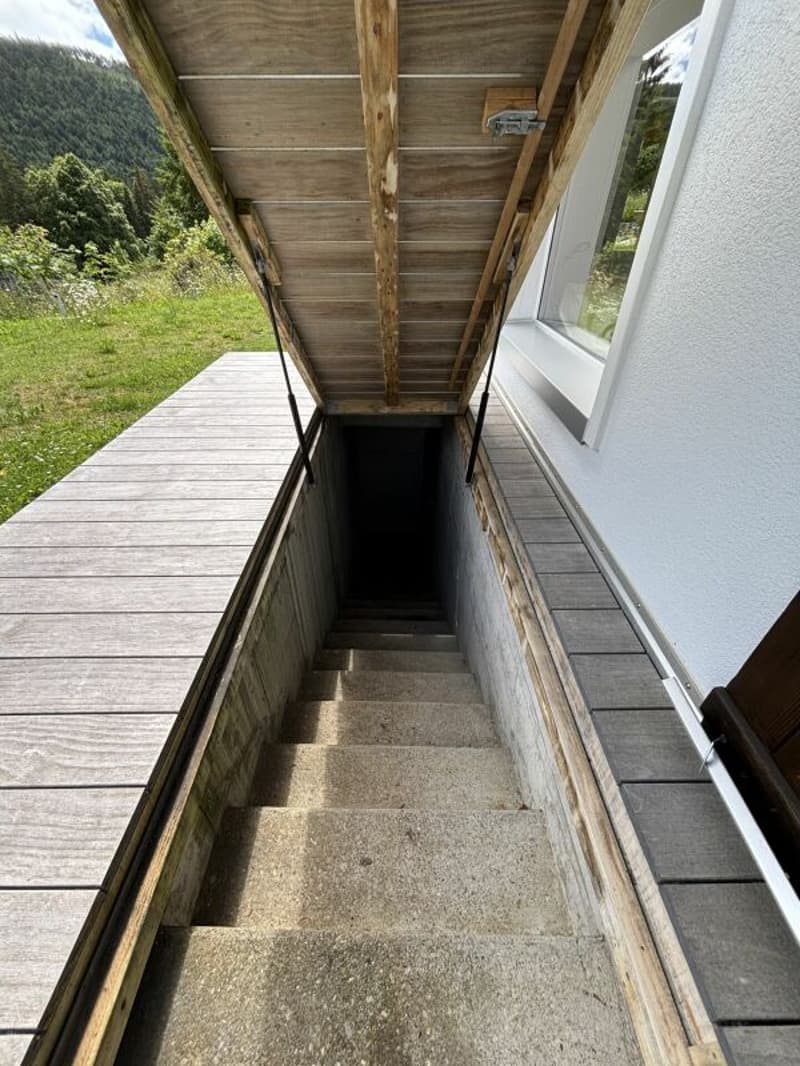 Exklusives Ferienhaus mit grossem Umschwung an äusserst ruhiger Lage (14)